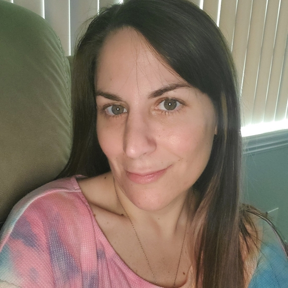 Meet your Posher, Katie - Picture 3 of 4